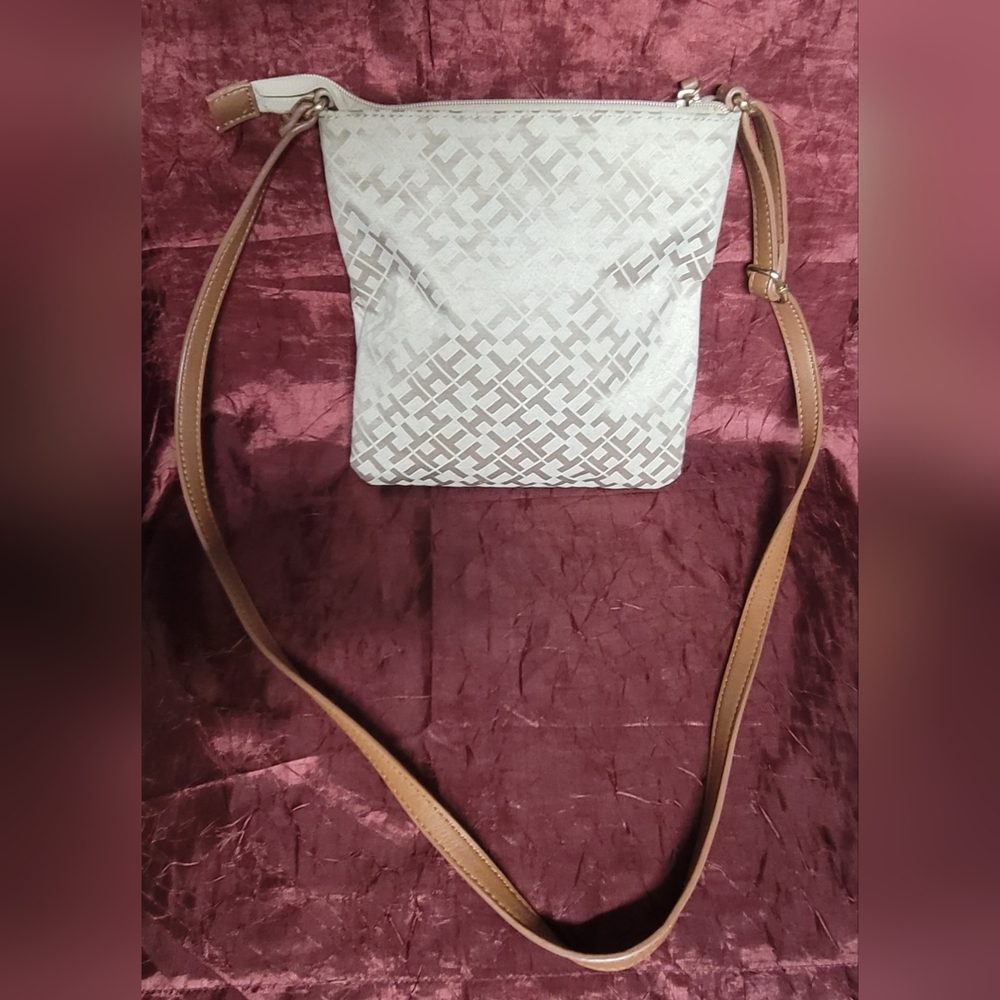 Tommy Hilfiger Cream and Tan Crossbody Bag - Picture 3 of 5
